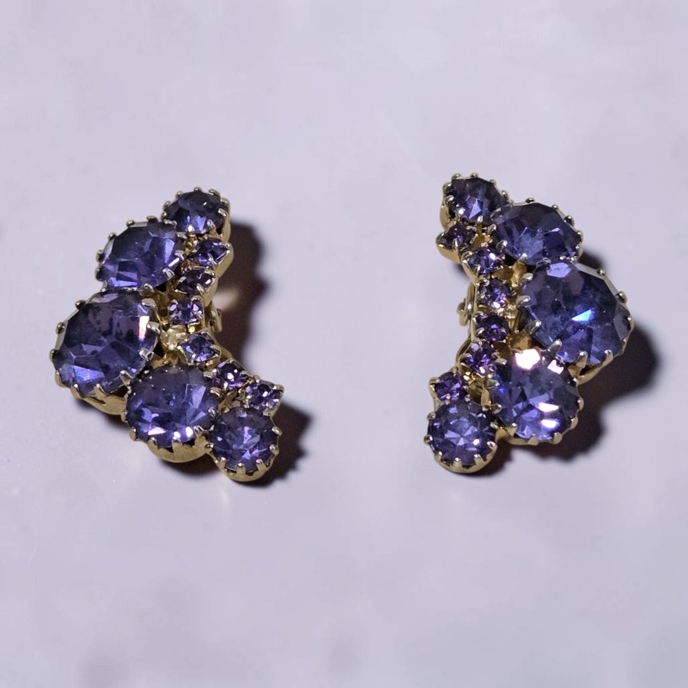 Vintage Weiss Purple Lavender Cresent Rhinestone Clip On Earrings Gold Tone